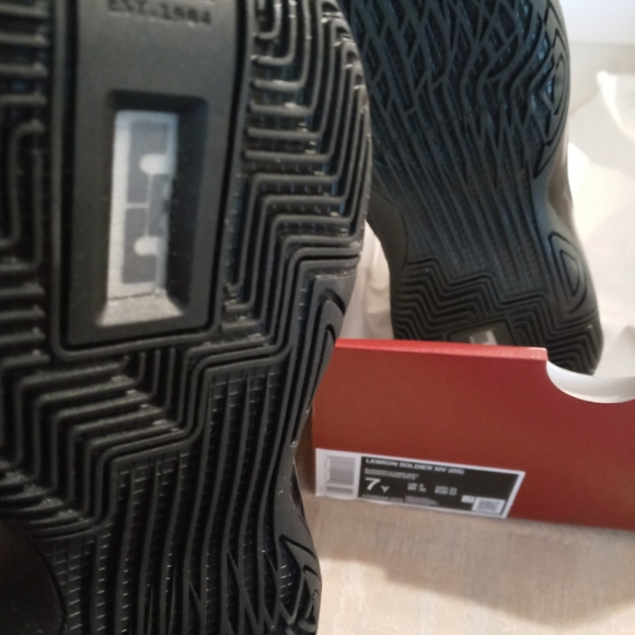 New Super Hot NIKE LEBRON SOLDIER 14 - Picture 8 of 8